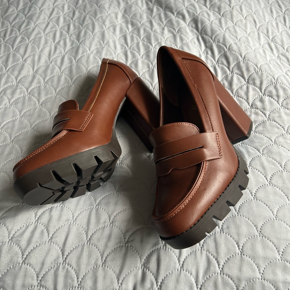 NWOT BROWN loafer heels